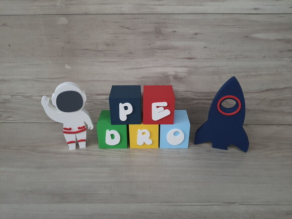 Kit Espacial - Nome em Cubos 5 Letras + Foguete + Astronauta