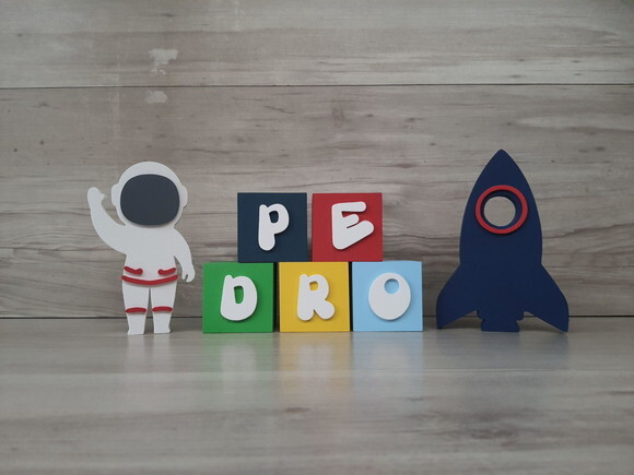 Kit Espacial - Nome em Cubos 5 Letras + Foguete + Astronauta