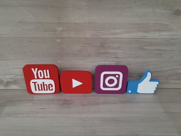 Kit Mídias Sociais - Peças de Mesa em mdf