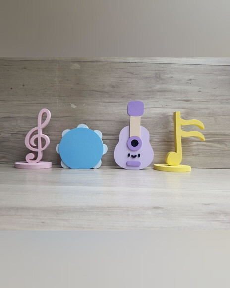 Kit Musical em mdf - 2 Notas Musicais, Pandeiro e Violão
