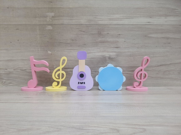 Kit Musical em mdf - 3 Notas Musicais, Pandeiro e Violão