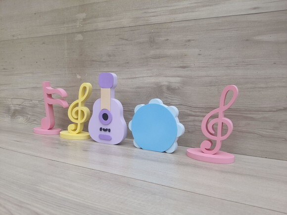 Kit Musical em mdf - 3 Notas Musicais, Pandeiro e Violão