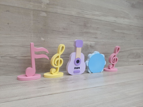 Kit Musical em mdf - 3 Notas Musicais, Pandeiro e Violão