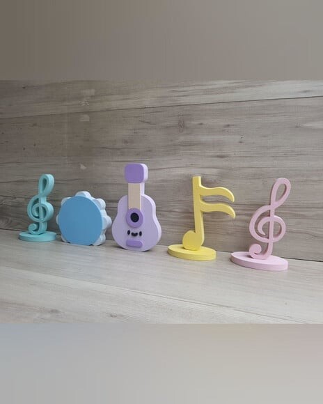 Kit Musical em mdf - 3 Notas Musicais, Pandeiro e Violão