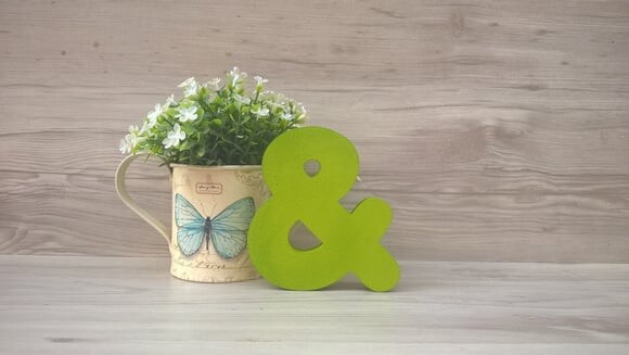 Letra & - modelo PK vazado padrão - 10 cm