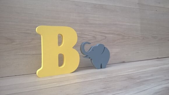 Letra em MDF - modelo CB - 15 cm + Elefante 10 cm