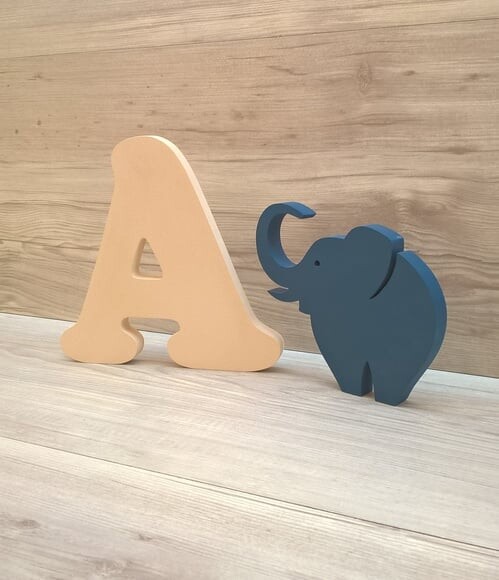 Letra em MDF - modelo CB - 18 cm + Elefante 13 cm