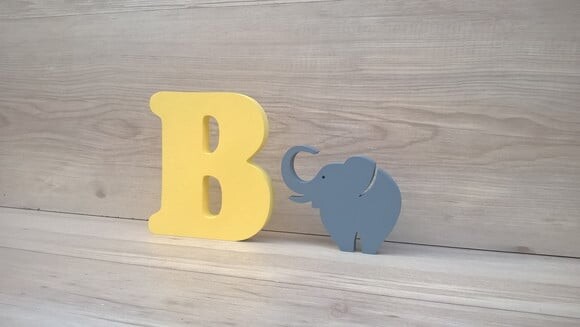 Letra em MDF - modelo CB - 15 cm + Elefante 10 cm