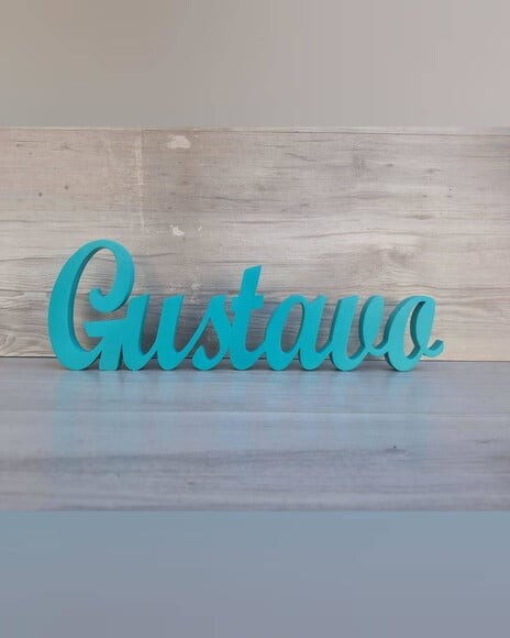 Nome de Mesa em mdf - Linha Cursiva Script - Gustavo 13 cm