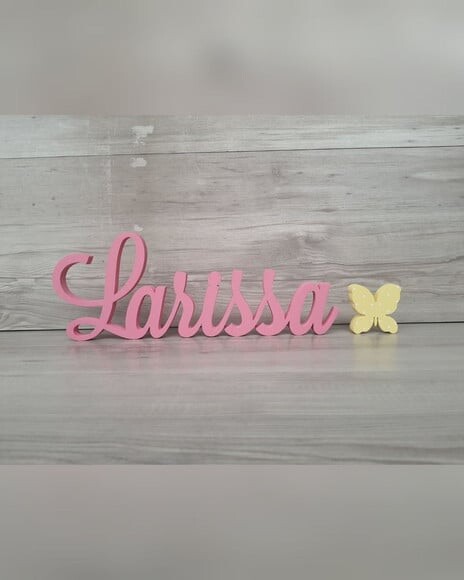 Nome de Mesa em mdf - Linha Ls - Larissa 13 cm + Borboleta