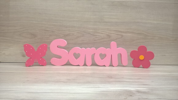 Nome de mesa em MDF - Mod PK Vazado Coração - Sarah 10 cm