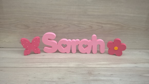 Nome de mesa em MDF - Mod PK Vazado Coração - Sarah 10 cm