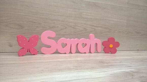Nome de mesa em MDF - Mod PK Vazado Coração - Sarah 10 cm