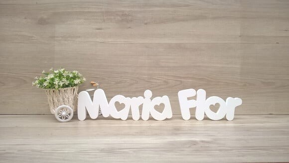 Nome de mesa em MDF - Mod PK Vazado Coração- Maria Flor 10cm