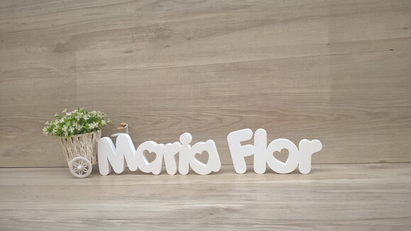 Nome de mesa em MDF - Mod PK Vazado Coração- Maria Flor 10cm