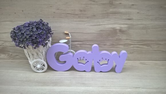 Nome de Mesa em mdf - Mod Pk Vazado Coroa - Gaby 10 cm