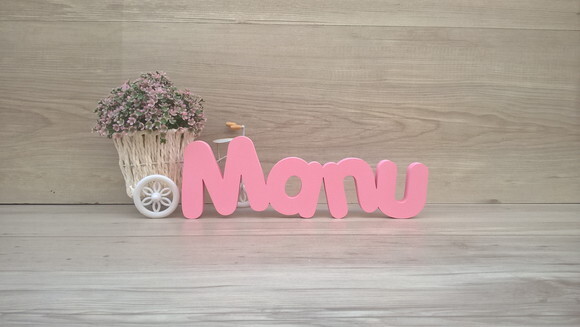 Nome de Mesa em mdf - Mod Pk Vazado Padrão - Manu 10 cm