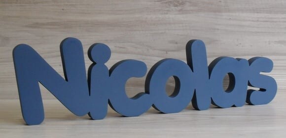 Nome de mesa em MDF - Mod PK Vazado Padrão - Nicolas 10 cm