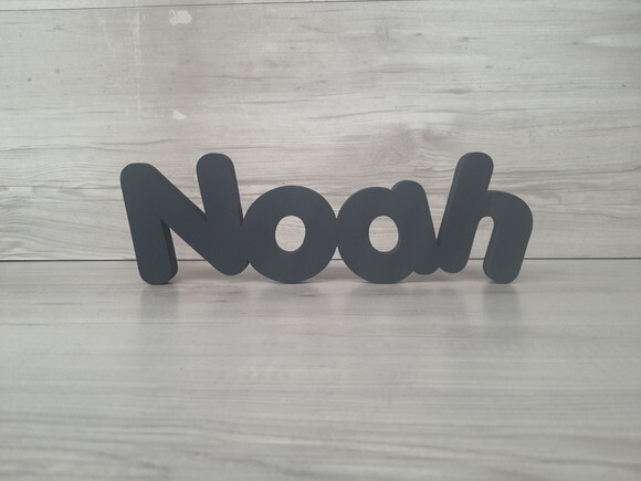 Nome de Mesa em mdf - Mod Pk Vazado Padrão - Noah 10 cm