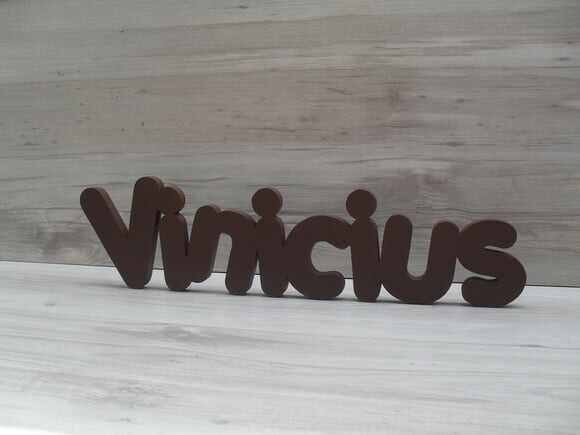 Nome de mesa em MDF - Mod PK Vazado Padrão - Vinicius 10 cm