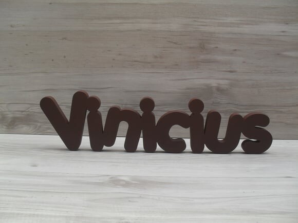 Nome de mesa em MDF - Mod PK Vazado Padrão - Vinicius 10 cm