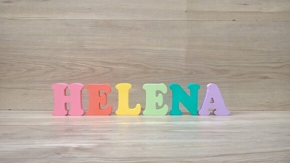 Nome de mesa em MDF - Modelo Arco Íris - 8 cm