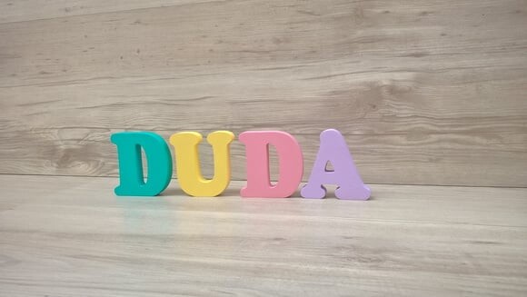 Nome de mesa em MDF - Modelo Arco Íris - 8 cm