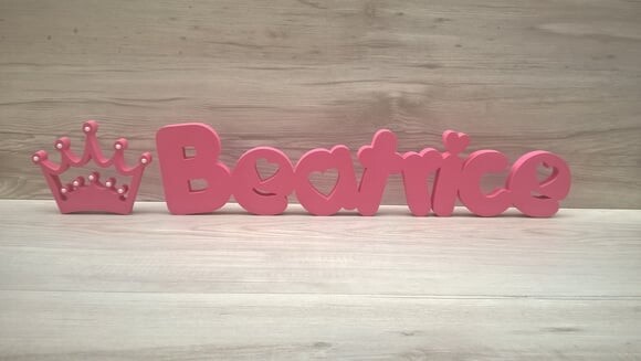 Nome de mesa em MDF Mod PK Coração + Coroa - Beatrice 10 cm