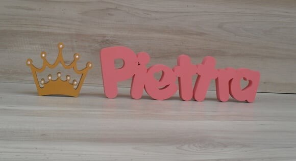 Nome de mesa em MDF Mod PK Coração + Coroa - Piettra 10 cm