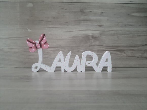 Nome de Mesa em mdf Modelo Disney - Laura - 10 cm