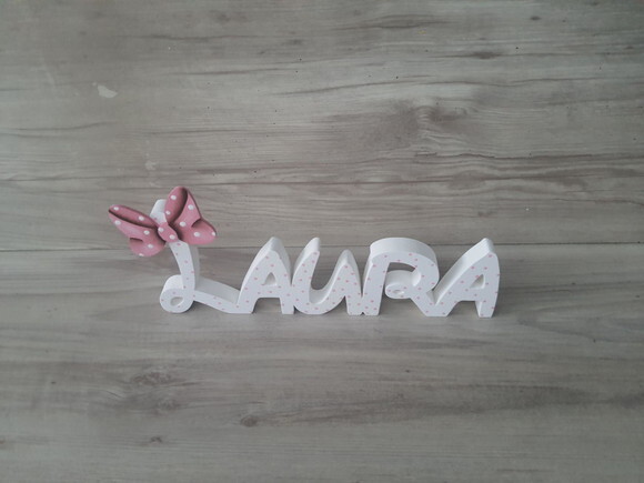 Nome de Mesa em mdf Modelo Disney - Laura - 10 cm
