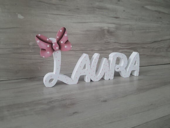 Nome de Mesa em mdf Modelo Disney - Laura - 10 cm