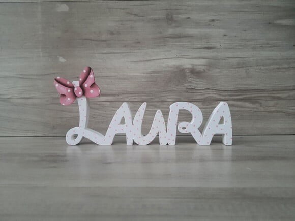 Nome de Mesa em mdf Modelo Disney - Laura - 10 cm