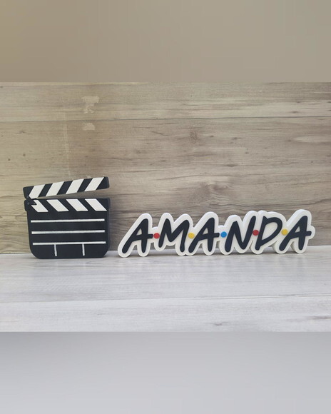Nome de Mesa Tema Friends - Amanda - 8 cm + Claquete 15 cm