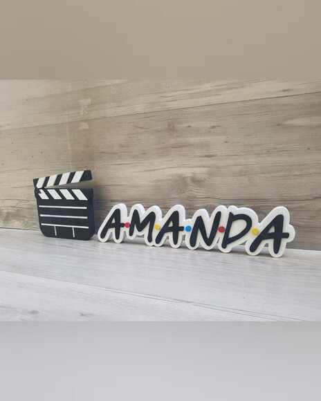 Nome de Mesa Tema Friends - Amanda - 8 cm + Claquete 15 cm