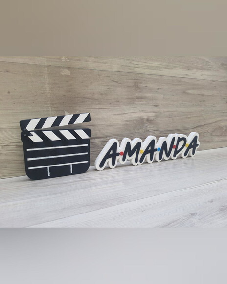 Nome de Mesa Tema Friends - Amanda - 8 cm + Claquete 15 cm
