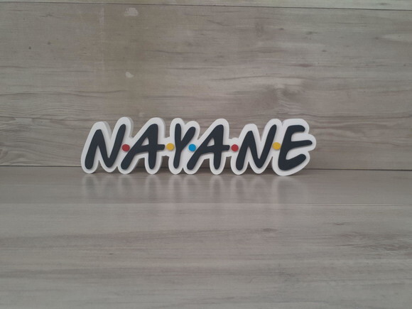 Nome de Mesa Tema Friends - Nayane - 8 cm
