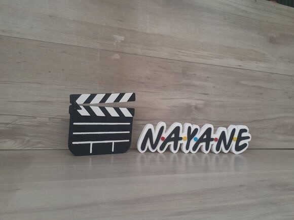 Nome de Mesa Tema Friends - Nayane - 8 cm + Claquete 15 cm
