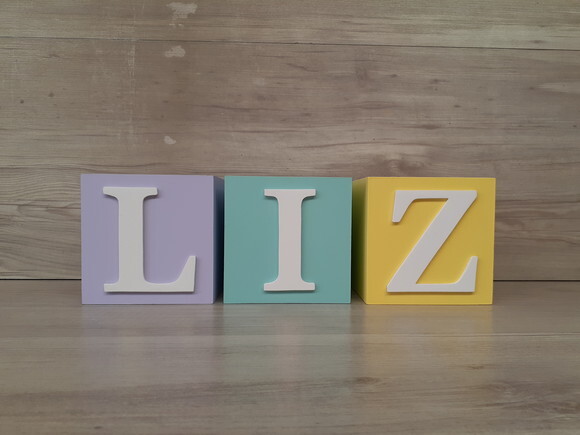 Nome em Cubos - Mod Clássico - 10 x 10 x 10 cm - 3 Letras
