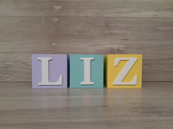Nome em Cubos - Mod Clássico - 10 x 10 x 10 cm - 3 Letras