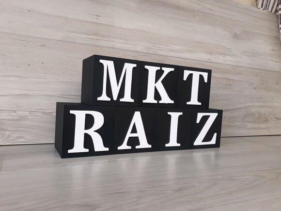 Nome em Cubos - Mod Clássico - 10 x 10 x 10 cm - 7 Letras