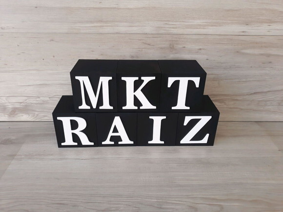 Nome em Cubos - Mod Clássico - 10 x 10 x 10 cm - 7 Letras
