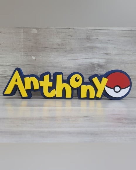 Nome em mdf - Peça de Mesa Tema Pokemon - Anthony - 10 cm
