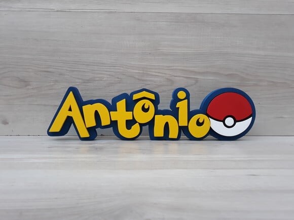 Nome em MDF - Peça de mesa Tema POKEMON - Antônio - 10 cm