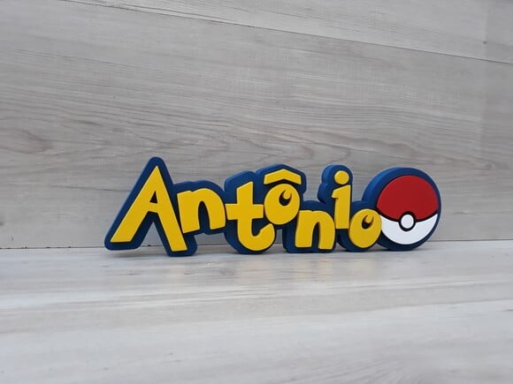 Nome em MDF - Peça de mesa Tema POKEMON - Antônio - 10 cm