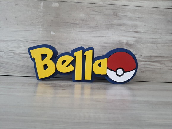 Nome em mdf - Peça de Mesa Tema Pokemon - Bella 10 cm