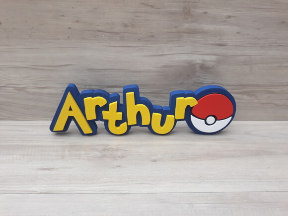 Nome em MDF - Peça de mesa Tema POKEMON - Arthur 10 cm