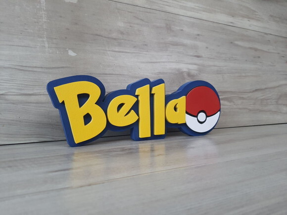 Nome em mdf - Peça de Mesa Tema Pokemon - Bella 10 cm