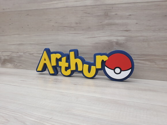 Nome em MDF - Peça de mesa Tema POKEMON - Arthur 10 cm