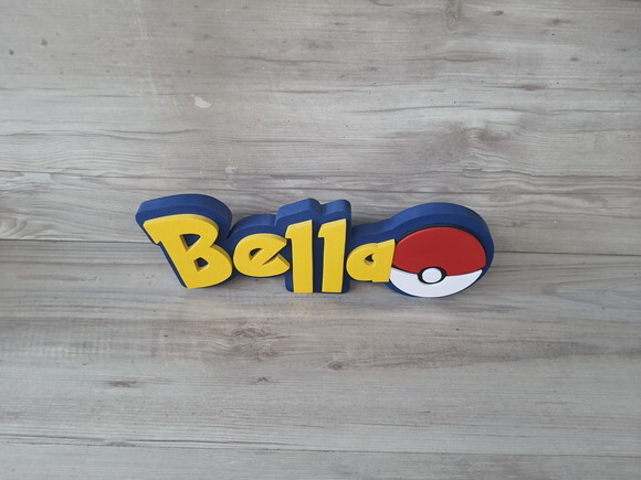 Nome em mdf - Peça de Mesa Tema Pokemon - Bella 10 cm